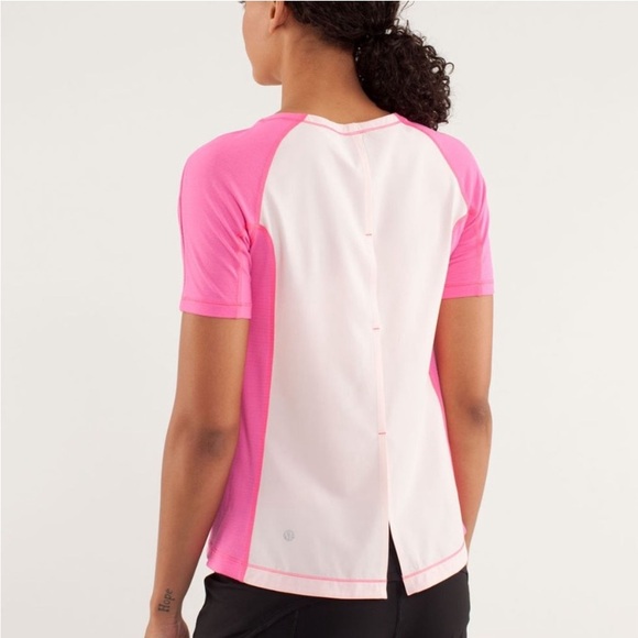 💕 Lululemon Silver Lining Pinkalicious/Parfait Pink Running T-shirt flap SIZE 2 - Picture 1 of 6